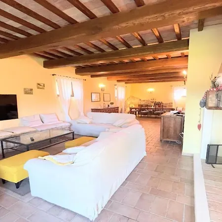 Todi By The Poolsleeps 10exc Poolwalk To Restaurant 05 Kms Todi 5 Kmswifi Hotel