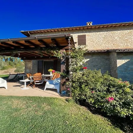 Todi By The Poolsleeps 10exc Poolwalk To Restaurant 05 Kms Todi 5 Kmswifi