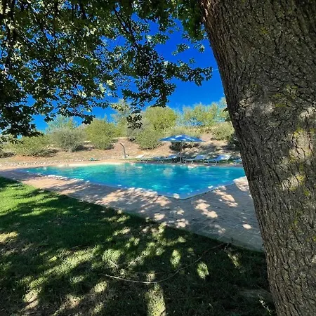 Hotel Todi By The Poolsleeps 10exc Poolwalk To Restaurant 05 Kms Todi 5 Kmswifi 4*