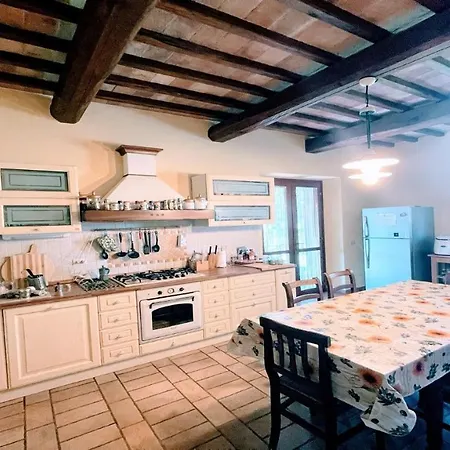 Hotel Todi By The Poolsleeps 10exc Poolwalk To Restaurant 05 Kms Todi 5 Kmswifi