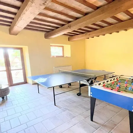 Hotel Todi By The Poolsleeps 10exc Poolwalk To Restaurant 05 Kms Todi 5 Kmswifi