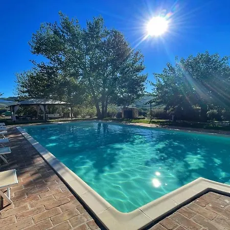 Hotel Todi By The Poolsleeps 10exc Poolwalk To Restaurant 05 Kms Todi 5 Kmswifi 4*