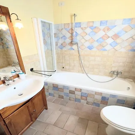 Hotel Todi By The Poolsleeps 10exc Poolwalk To Restaurant 05 Kms Todi 5 Kmswifi