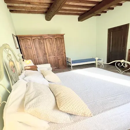 Hotel Todi By The Poolsleeps 10exc Poolwalk To Restaurant 05 Kms Todi 5 Kmswifi 4*
